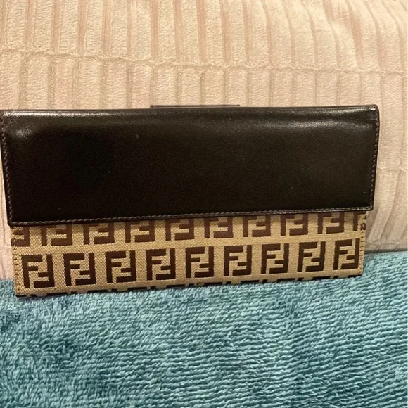 Authentic Fendi Vintage Zucca Donna Wallet in Beige - Picture 3 of 11